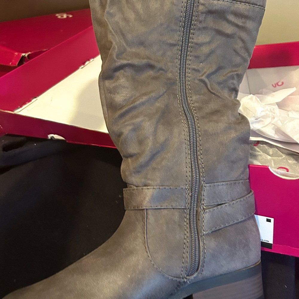 Kohls boots brand new grey zipper never worn
